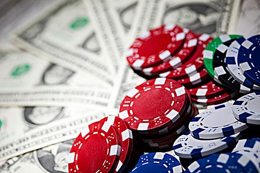 Meja Casino Hold'em di roulette spin dengan kartu dan chip